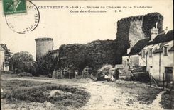 CPA Chevreuse Ruines Du Chateau De La Madeleine cour des communs