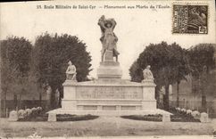 CPA Saint Cyr Monument Aux Morts De I'Ecole
