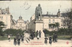 CPA Versailles Squares Et Statue General Hoche