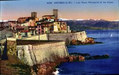 CPA Antibes Les Vieux Remparts Et Les Alpes