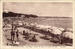 CPA Juan Les Pins La Plage A l'heure Du Bain Et La pointe du Cap