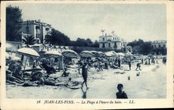 CPA Juan Les Pins La Plage A I'Heure Du Bain