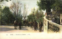 CPA Nice Touristes Au Château