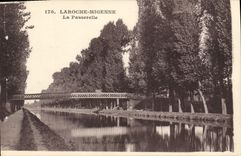 CPA Laroche Migenne La Passerelle