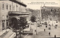 CPA Aix En Provence Place Du Palais De Justice Et I'Eglise