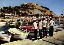 CPSM Cassis La Jetee Au Fond Le Vieux Château