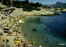 CPSM Cassis La Plage Du Bestouan Et I'Entree Du Port