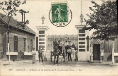 CPA Amiens I'Entree De La Caserne Du 2ème escadron du train