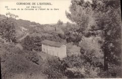 CPA Cornichel De L'Esterel Le Trayas La Route De La corniche et hotel de la gare
