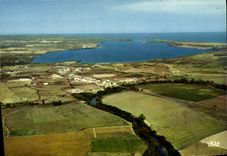 CPA Cateraggio Vue D'Ensemble Du Village Au Fond I'Etang De Diana