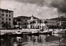 CPSM Ajaccio Un Coin Du Port Et I'Hotel De Ville
