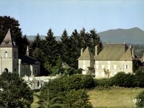 CPSM Liginiac L'Eglise Romane Saint Barthelemy château mairie
