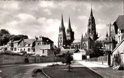 CPA Bayeux Boulevard Sadi Carnot Et La Cathedrale
