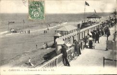 CPA Cabourg La Promenade De La Mer
