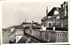 CPA Cabourg La Digue Promenade