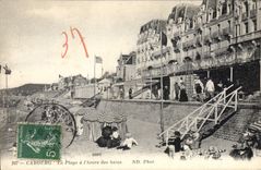CPA Cabourg La Plage A I'Heure Des Bains