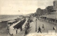 CPA Cabourg La Promenade De La Mer
