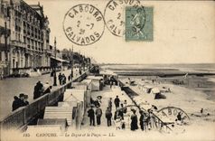 CPA Cabourg La Digue Et La Plage