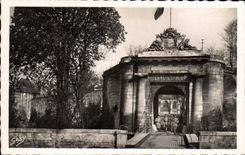 CPA Caen Entree Du Chateau Et Pont Levis