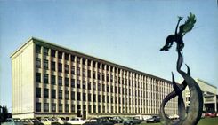 CPSM Caen L'Universite Statue Le Phenix