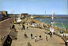 CPSM Courseulles Sur Mer La Plage Et Son Boulevard
