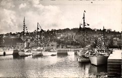 CPA Deauville Trouville Bassin Des Yachts Et Vue Generale