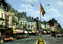 CPSM Trouville La Reine Des Plages boulevard Moureaux PORSCHE 911