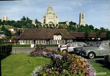 CPSM Lisieux La Basilique Et Le Syndicat D'Initiative