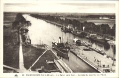 CPA Ouistreham Riva Bella Le Canal Vers Caen arrivée du courrier