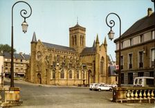 CPSM Vire L'Eglise Notre Dame Vue De La Place Du Château