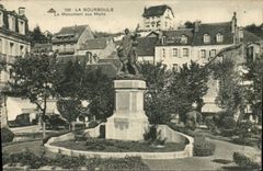 CPA La Bourboule Le Monument Aux Morts