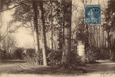 CPA Provins rue Thibault jardin Garnier