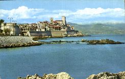 CPA Antibes Vue Sur Les Remparts Et Le Chateau