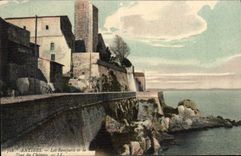 CPA Antibes Les Remparts Et La tour du château