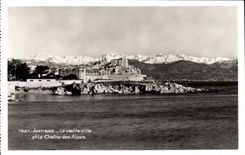 CPA Antibes La Vieille Ville Et La Chaine Des Alpes
