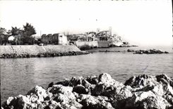 CPA Antibes Les Remparts château Grimaldi