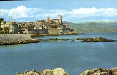 CPA Antibes Vue Sur Les Remparts Et Le Chateau