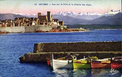 CPA Antibes Vue Sur La Ville Et La Chaine Des Alpes