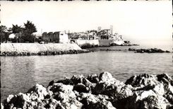 CPA Antibes Les Remparts Et Le Chateau Grimaldi