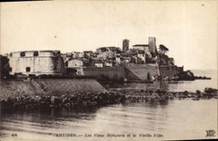 CPA Antibes Les Vieux Remparts Et La Vieille Ville