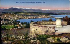 CPA Antibes Vue Generale Et Les Alpes