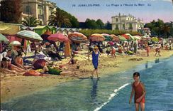 CPA Juan Les Pins La Plage A I'Heure Du Bain
