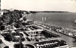 CPA Juan Les Pins Les Jardins Publics La Plage