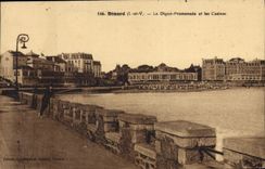CPA Dinard La Digue Promenade Et Les Casinos