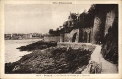CPA Dinard Le Chemin De Ronde De La Malouine