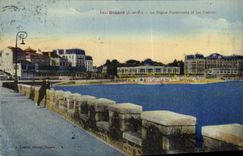 CPA Dinard La Digue Promenade Et Les Casinos