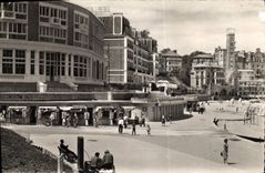 CPA Dinard La Promenade Vers Le Crystal