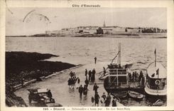 CPA Dinard Debarcadere A Basse Mer En Face Saint Malo