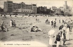 CPA Dinard La Plage Et I'Hotel Royal