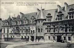 CPA Grenoble Le Palais De Justice Et La Statue De Bayard